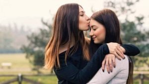 Tener una hermana 22habladora22 te ayuda a evitar la depresion