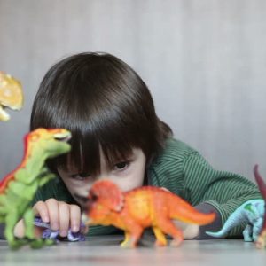 niño-dinosaurios