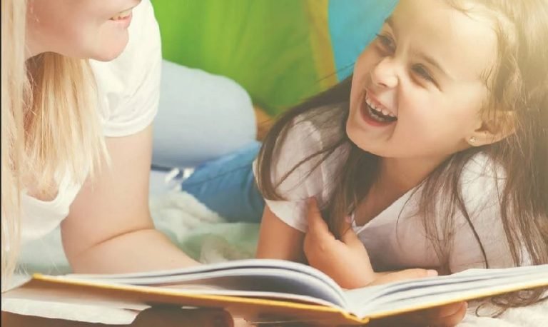 Madre hija con libros ignisnatura