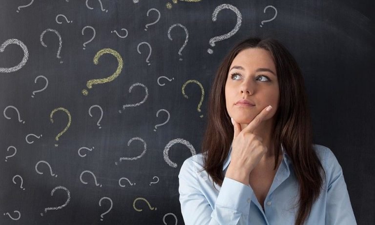 Mujer interrogantes ignisnatura