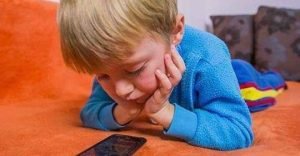 niños y el teléfono celular