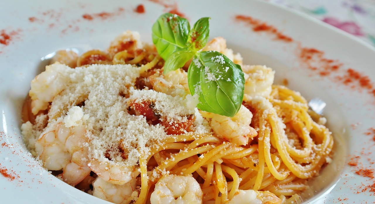 PASTA CARBONARA CREMOSA CON CAMARONES