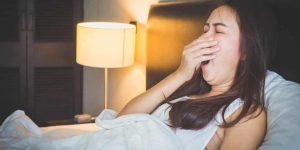 dormir-con-luz-encendida-daños-para-la-salud-ignis-natura