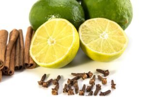 limon-clavo-de-olor-beneficios-increibles-ignis-natura