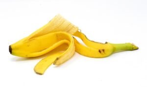 Banana peel 3404376 640