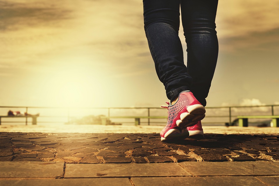 Cómo Perder Peso Caminando: Trucos Efectivos para Quemar Más Calorías Sin Ir al Gimnasio