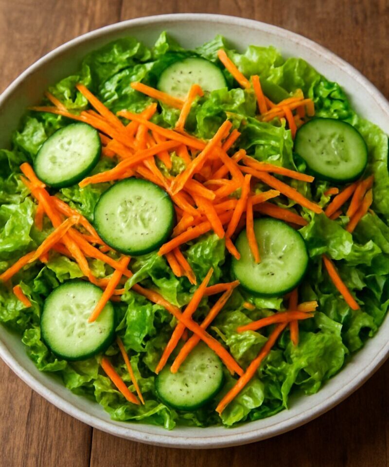 Ensalada Desintoxicante de Pepino, Zanahoria y Lechuga